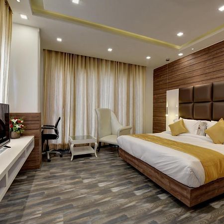 Golden Tree Hotel Noida Exterior photo