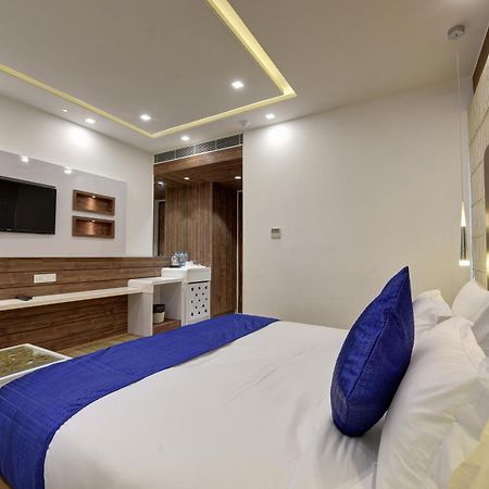 Golden Tree Hotel Noida Exterior photo