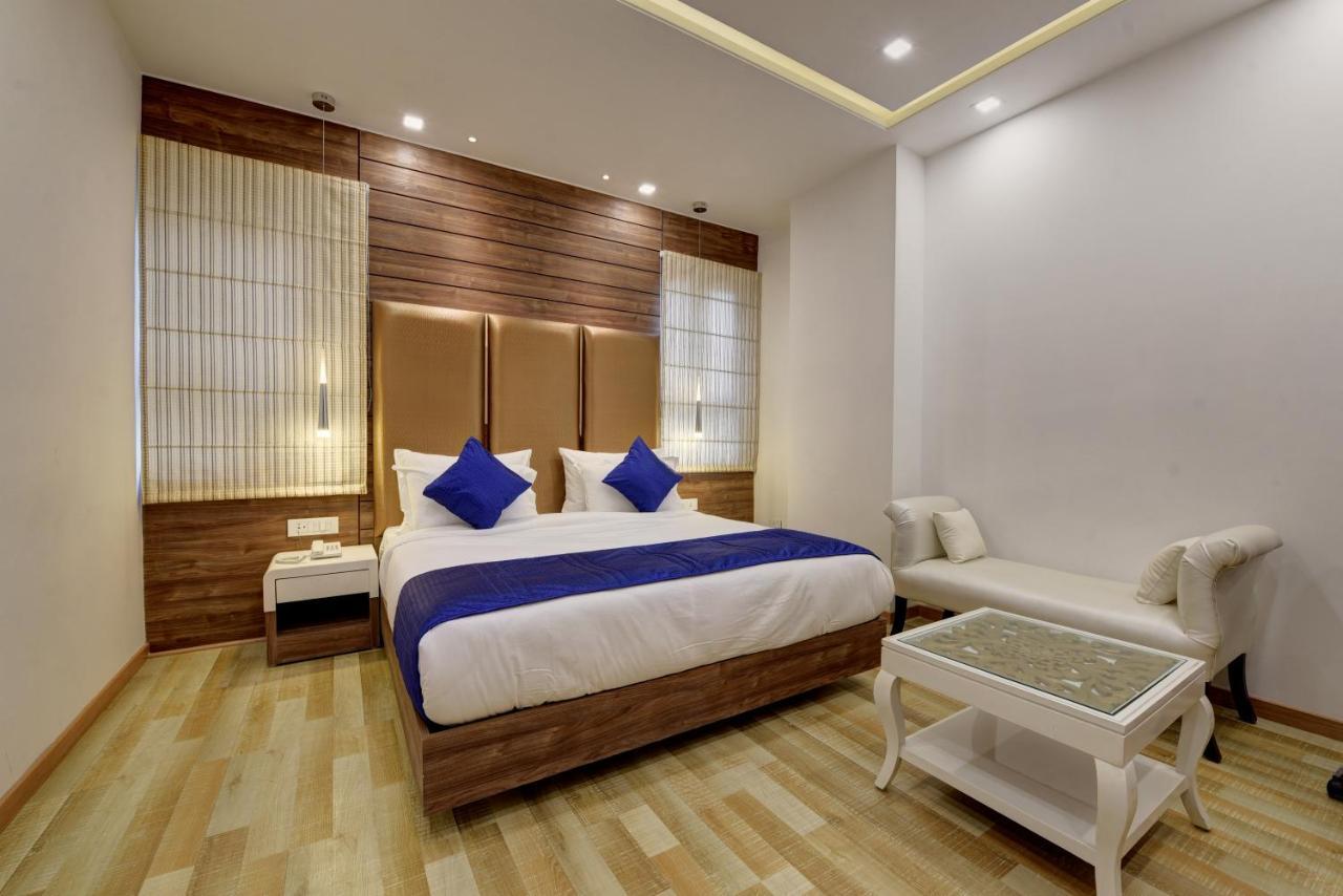 Golden Tree Hotel Noida Exterior photo