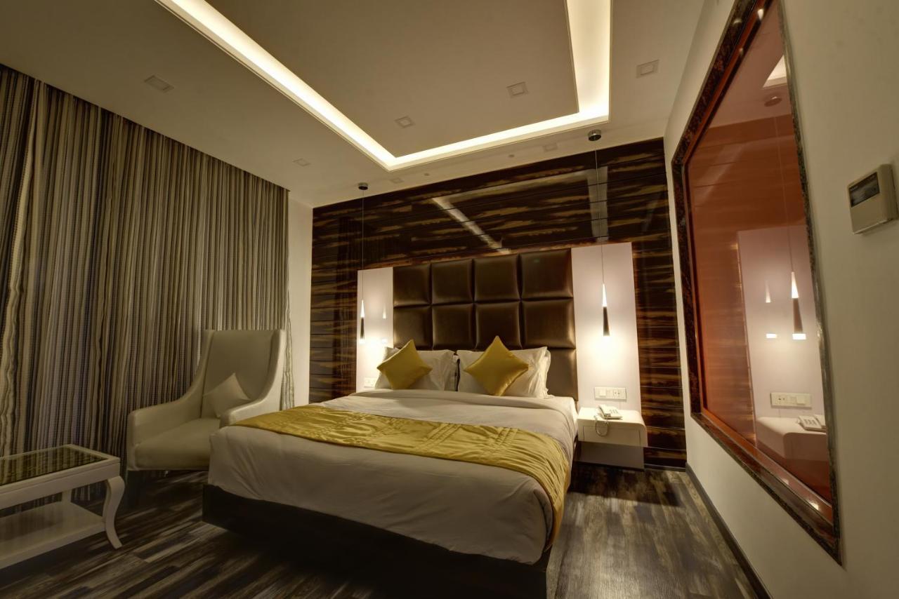 Golden Tree Hotel Noida Exterior photo