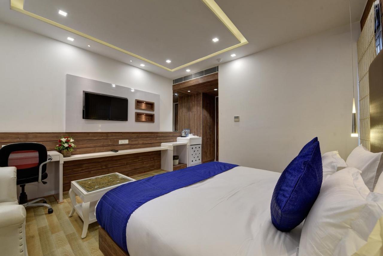 Golden Tree Hotel Noida Exterior photo