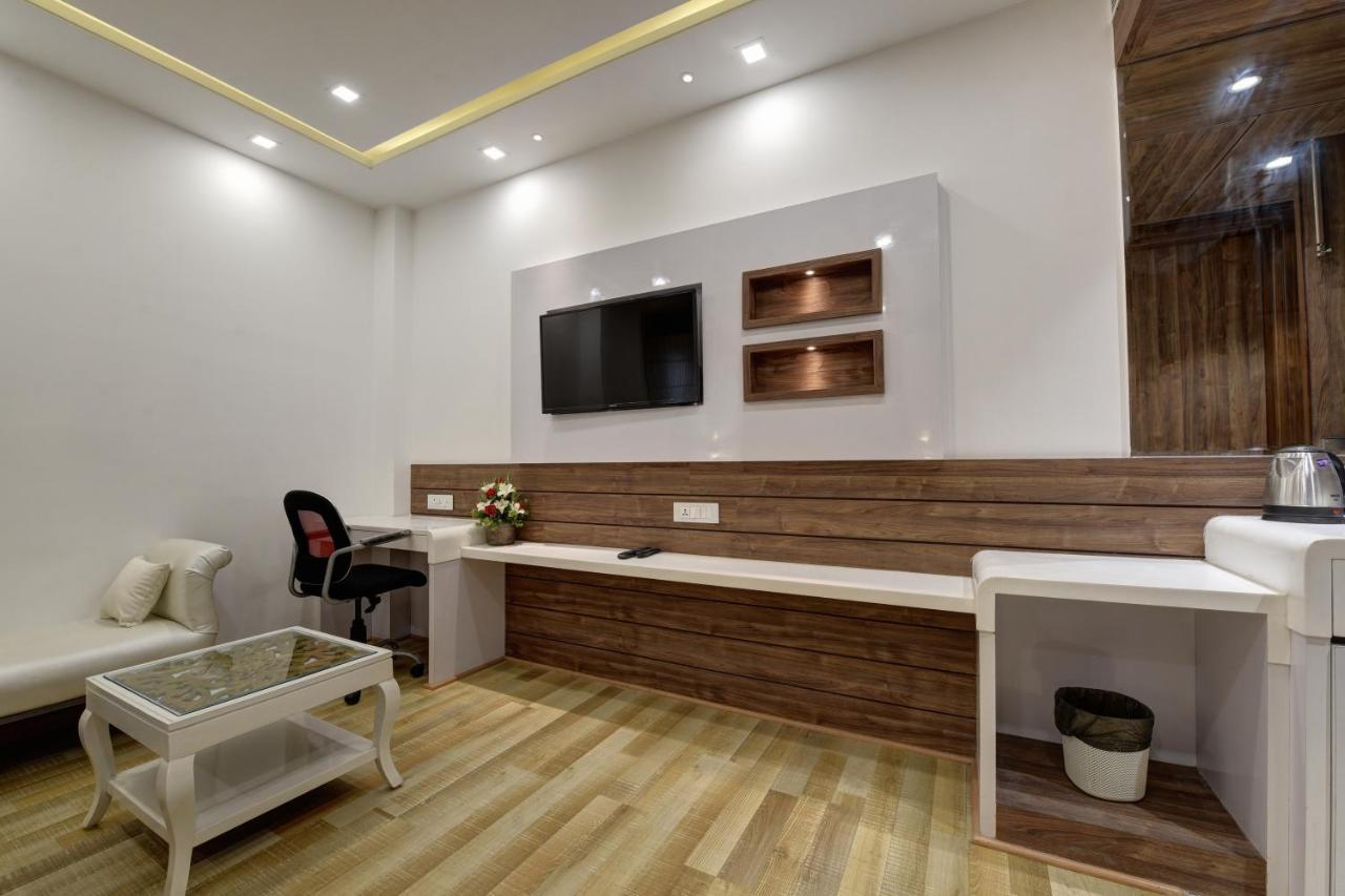 Golden Tree Hotel Noida Exterior photo