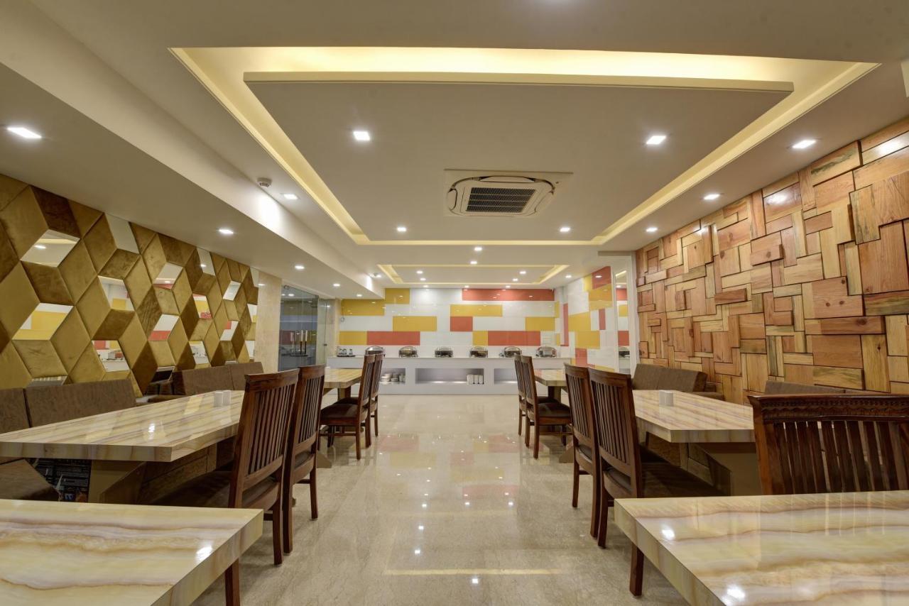 Golden Tree Hotel Noida Exterior photo