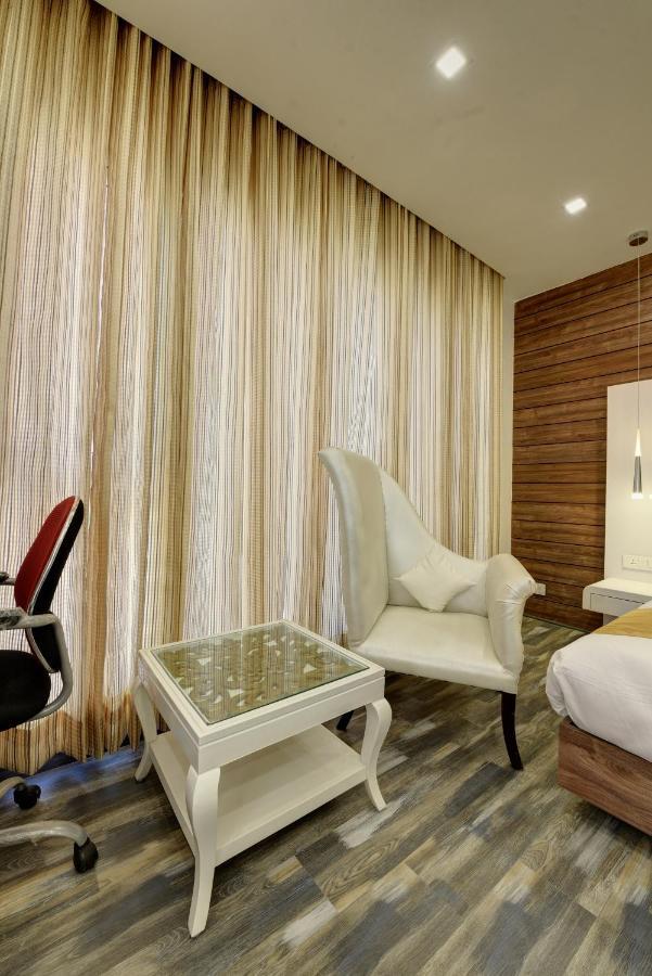 Golden Tree Hotel Noida Exterior photo